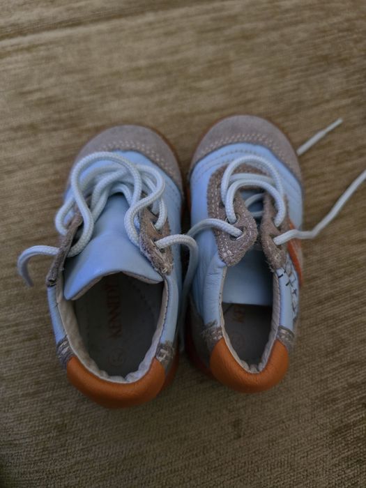 Удобни и красиви  маркови обувчици от естествена кожа,