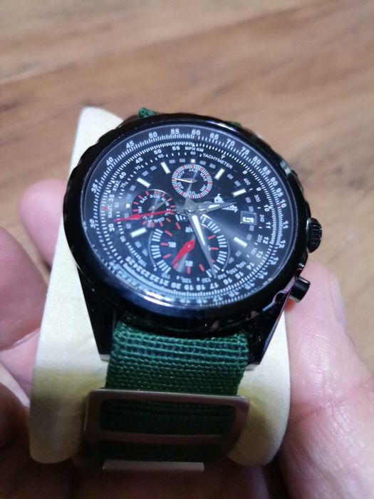 Няколко часовника за продажба