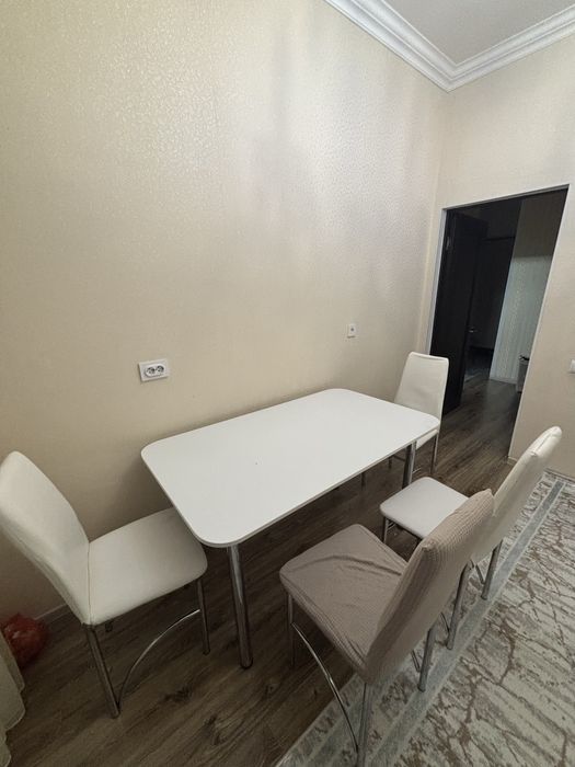 Стол со стульями