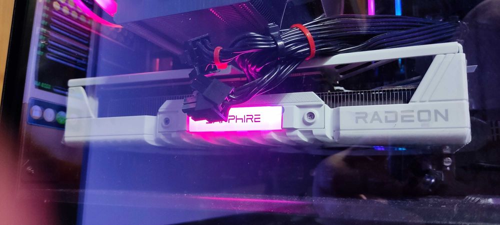 Sapphire RX 9060 XT PURE OC 16GB