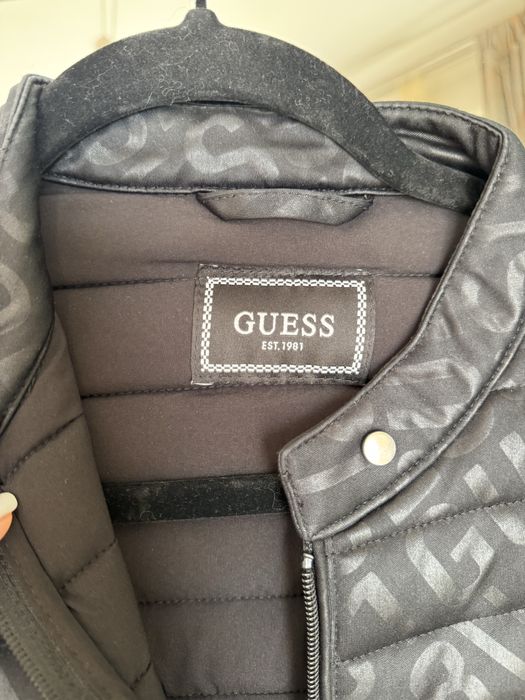 GUESS пролетно яке