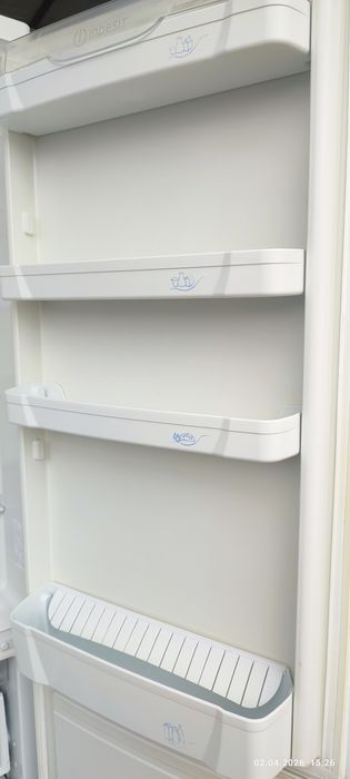 Холодильник Индезит.