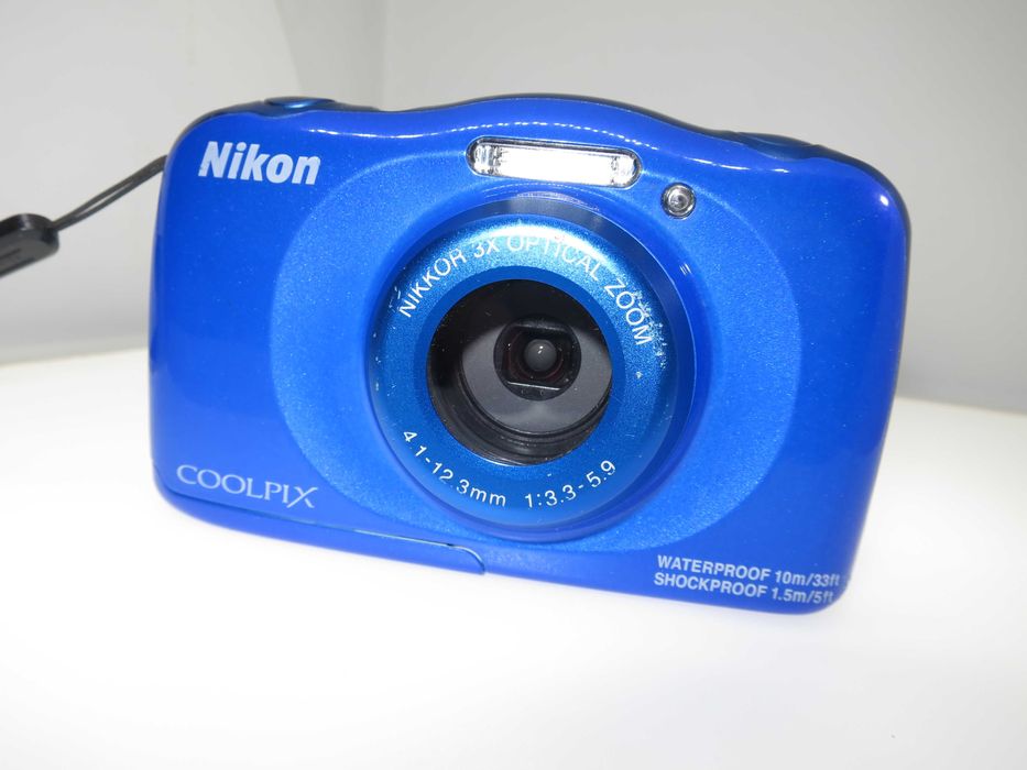 Nikon Coolpix S33 компактен фотоапарат водоустойчив до 10 метра, удароустойчив , цифрова дигитална камера FULL HD тестван и работи отлично