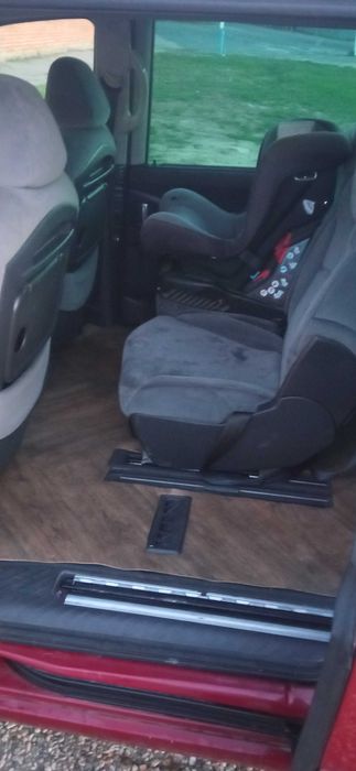 Citroen C8.  8 locuri