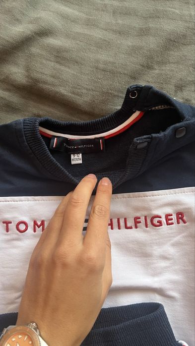 Костюмче Tommy Hilfiger 9-12 месеца