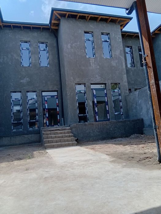 Sotiladi. 2 qavatli hovli tamirlangan holda