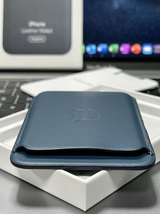 Кожаный магнитный  кошелёк для iPhone 17 Pro / 17 Pro Max — синий