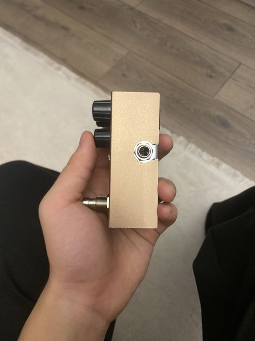 Электрогитарная педаль digital delay