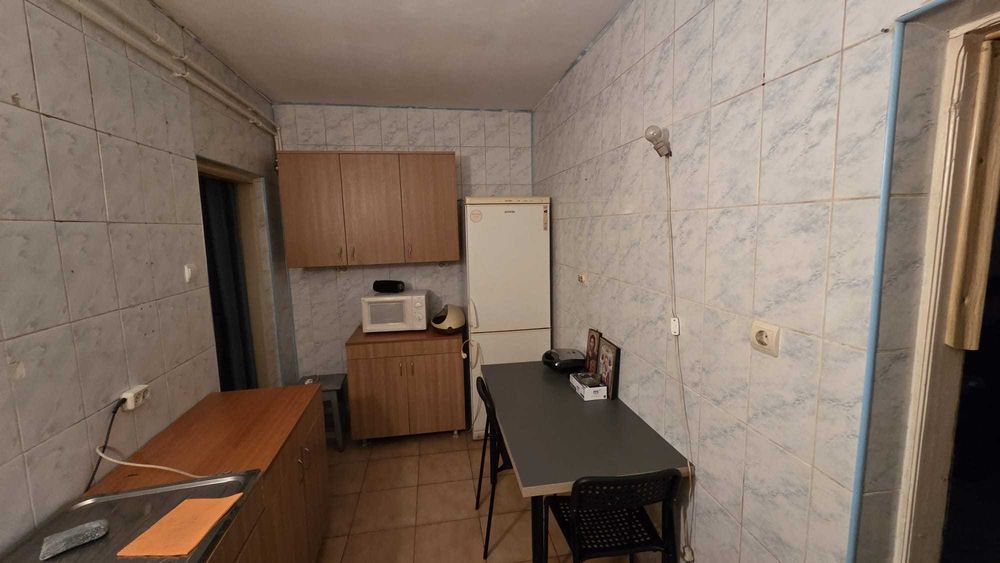 Inchiriez garsoniera casa la curte intrare separata sect 3 Buc