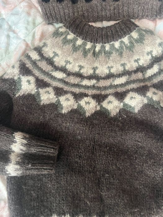 Вълнени пуловери-ръчно олетиво