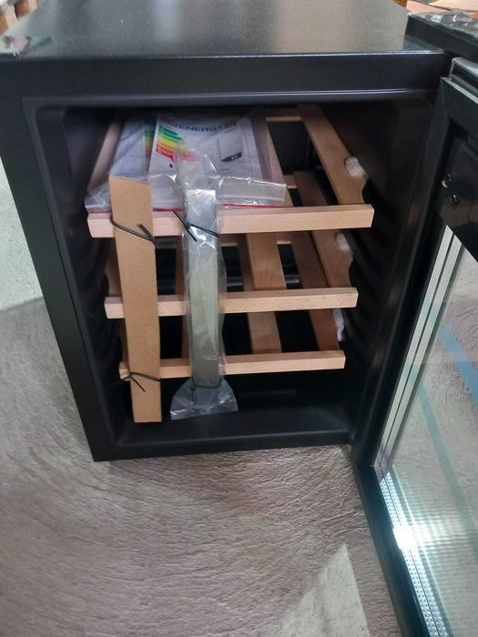 SUPER OFERTA Frigider vinuri 12 STICLE