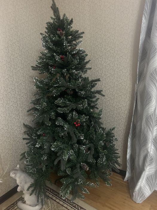 Новогодняя ёлка с игрушками