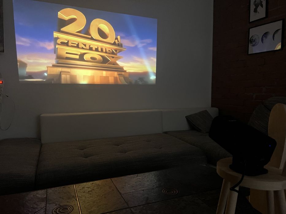 Videoproiector portabilsursa LED 1080P 15000 lumeni