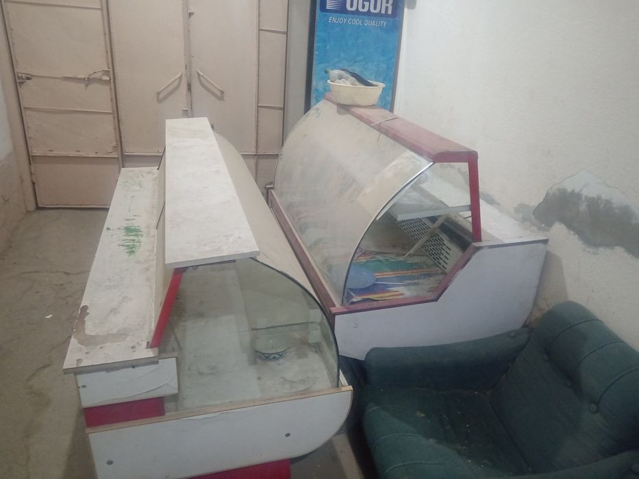 Vitrina haladilnik 4 ta bor 1 ta marazilka bor narhlarini kelishamiza