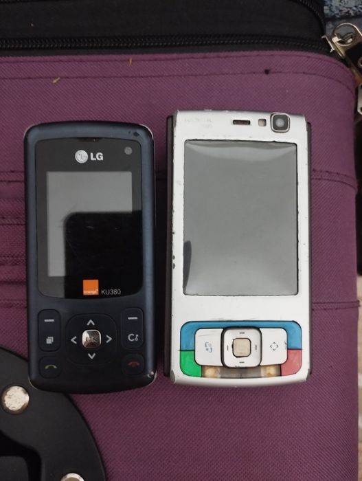 Huse  și telefoane !