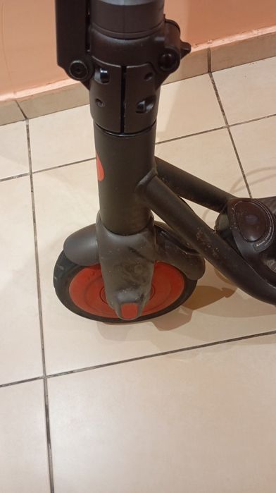 Продавам електрическа тротинетка Segway Ninebot ZING C20