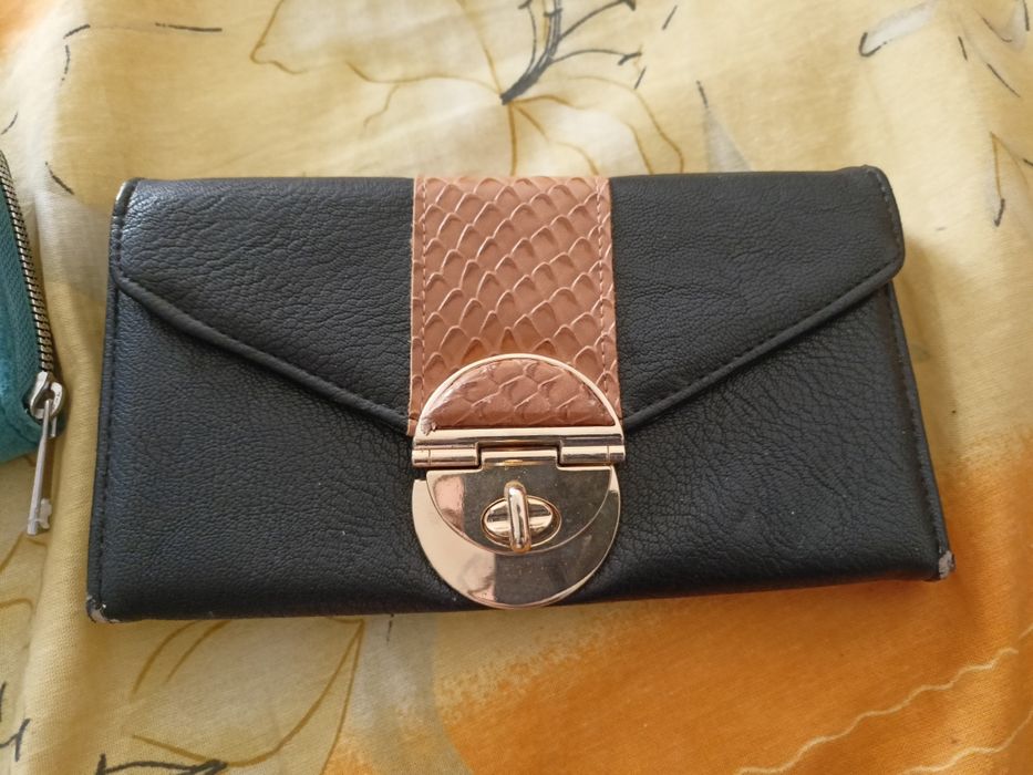 Дамски портфейли