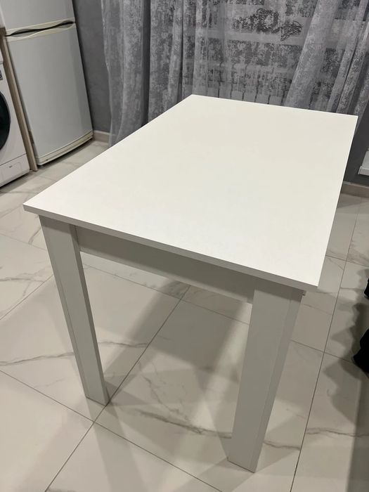 Кухонный обеденный стол