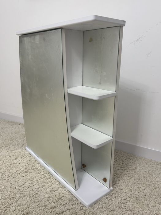 Продам навесной шкаф для ванной