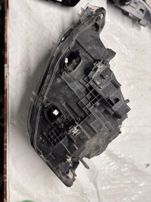 Десен LED фар BMW 3 F31 / F30 (2015–2019)