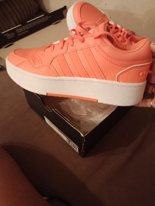 Маратонки Adidas 38 номер носени веднъж.