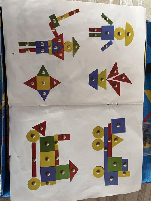 Игра с дървени части, чук и пирончета за деца на възраст 4+