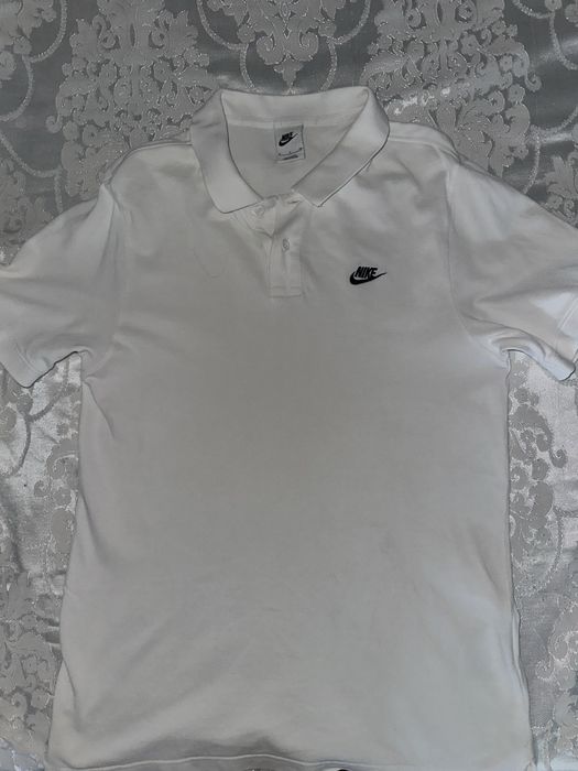 Оргинална тениска с якя Nike  20€ и Lapolo 10€