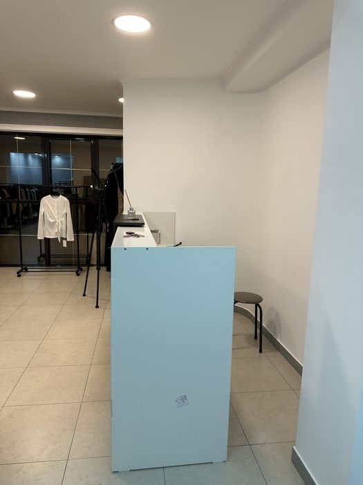 Ресепшн из материала лдсп белый-серый