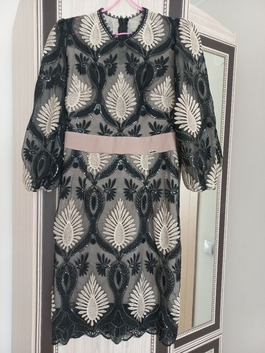 Платье с кружевом