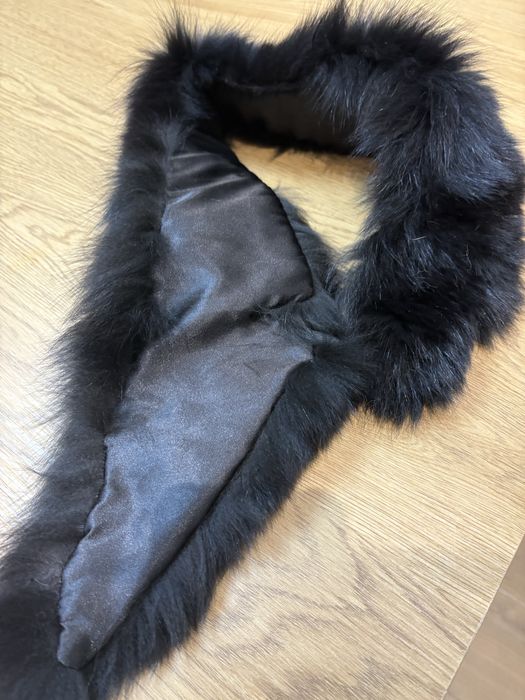 Продавам яка ,  черна , нова , естествен косъм , нова , подарък