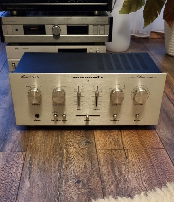 Marantz 1050 Stereophonic Amplifier