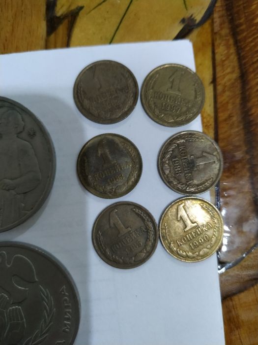 Советские рубли металлические ( на фото) и монеты
