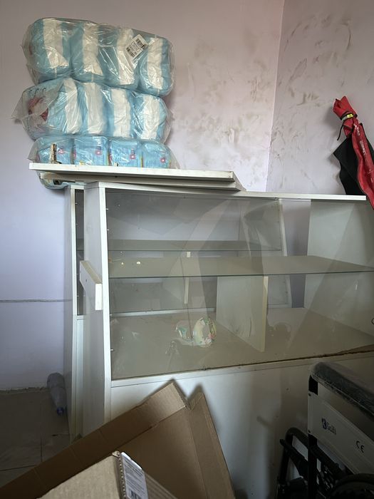 Стеклянные витрины для магазина