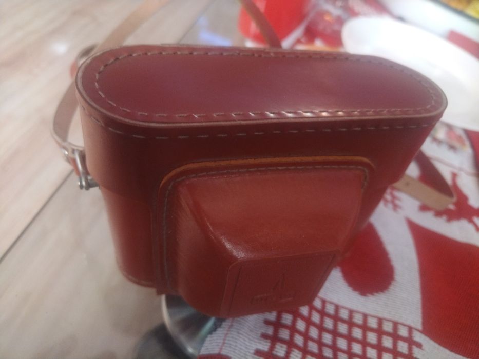 Фотоапарат СМЕНА 8   ЧИСТО НОВ! 
ЧИСТО НОВ !!! 
Оригинален кожен калъф