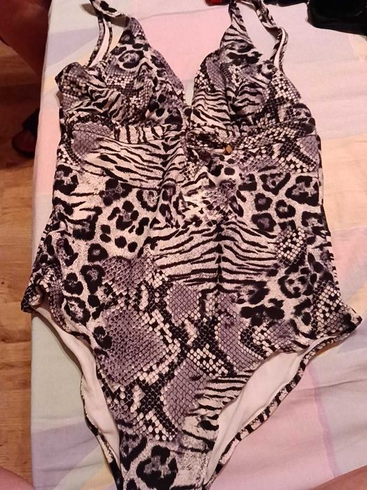 Бански костюм цял