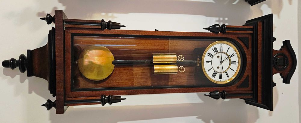 Ceas de perete cu pendula si 2 greutati anii 1870