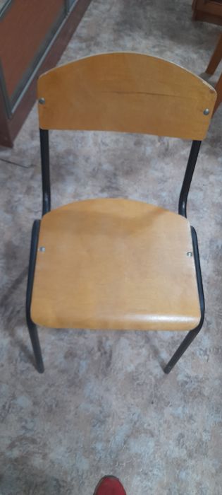 Офисное кресло и стулья