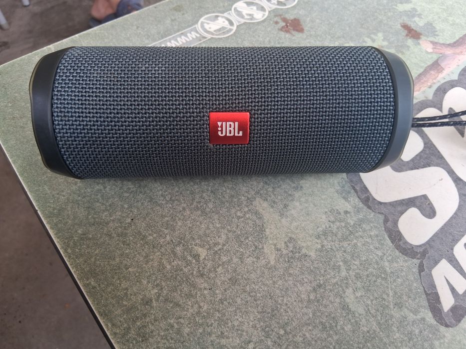 Vând boxa jbl filp 2 essential