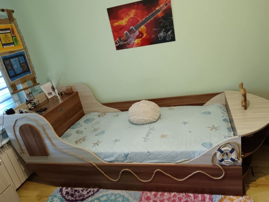 Легло и секция за тинейджърска стая