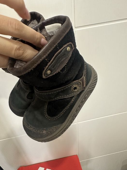 Продам детскую обуь зима