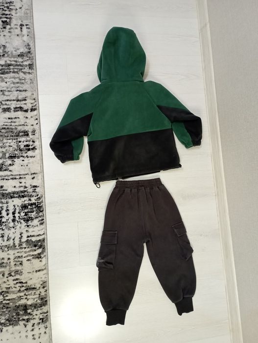 Продам теплый костюм на Мальчика