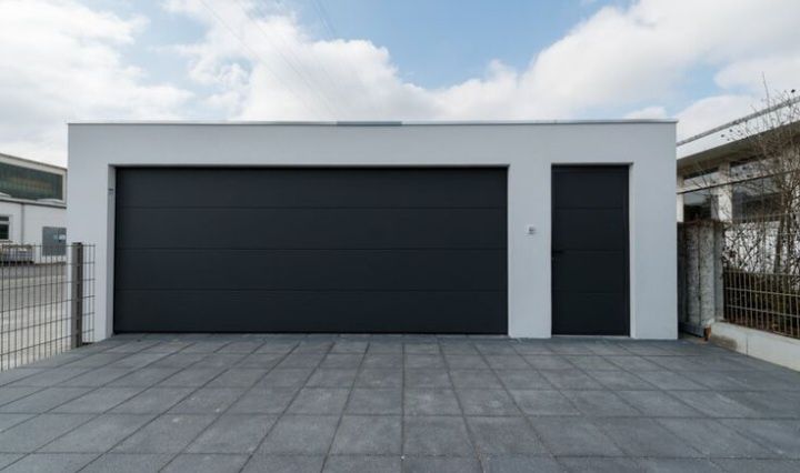 Garaje auto pe structura metalica învelite cu panouri Sandwich