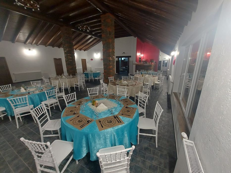 Case teren 2,5ha, restaurant,pensiune investiție,lac cu pesti