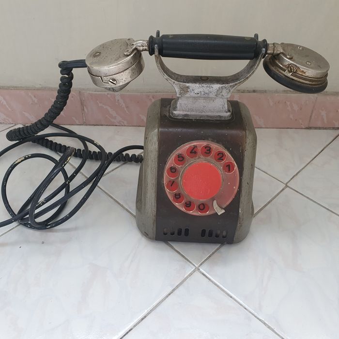 Стар Ретро телефон от Социализма