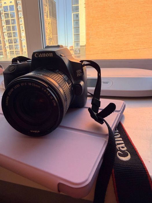 Фотоопарат Canon 250d