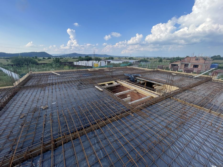 Constructii case la rosu / la cheie / acoperise