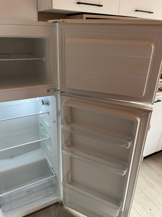 Vand frigider in stare excelenta, la un pret avantajos