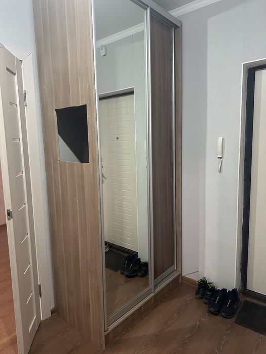 Продается шкаф в прихожую