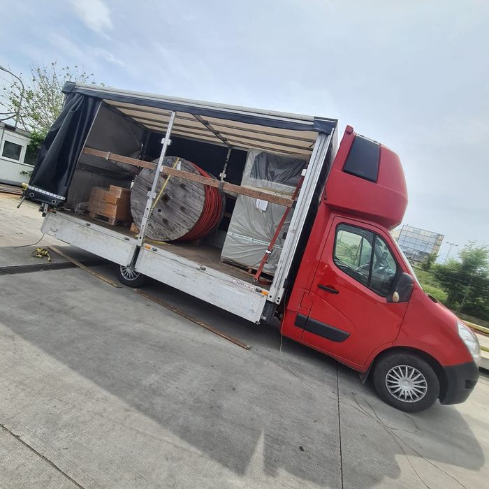 Transport marfă cu dubă prelată – Lift hidraulic & liză