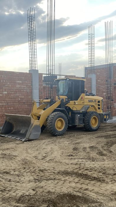 Услуги Погрузчик 2х Кубовый